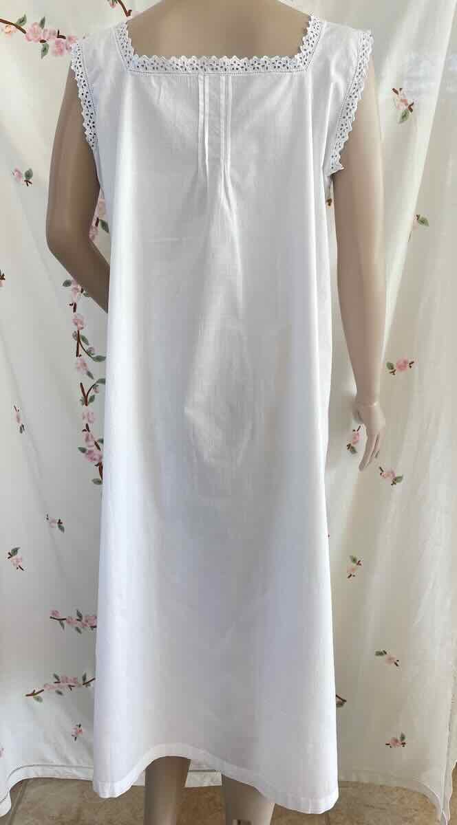 Chemise de jour sur toile de fin coton avec  broderie blanche- Linge Ancien-photo-3