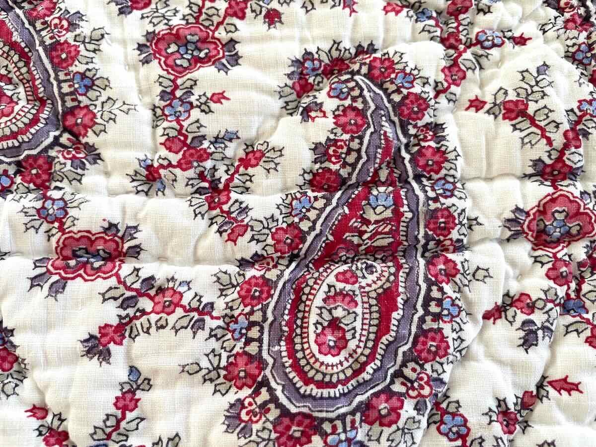 Courtepointe piquée main: motifs à palmettes et petits motifs fleuris,époque XIX-photo-2