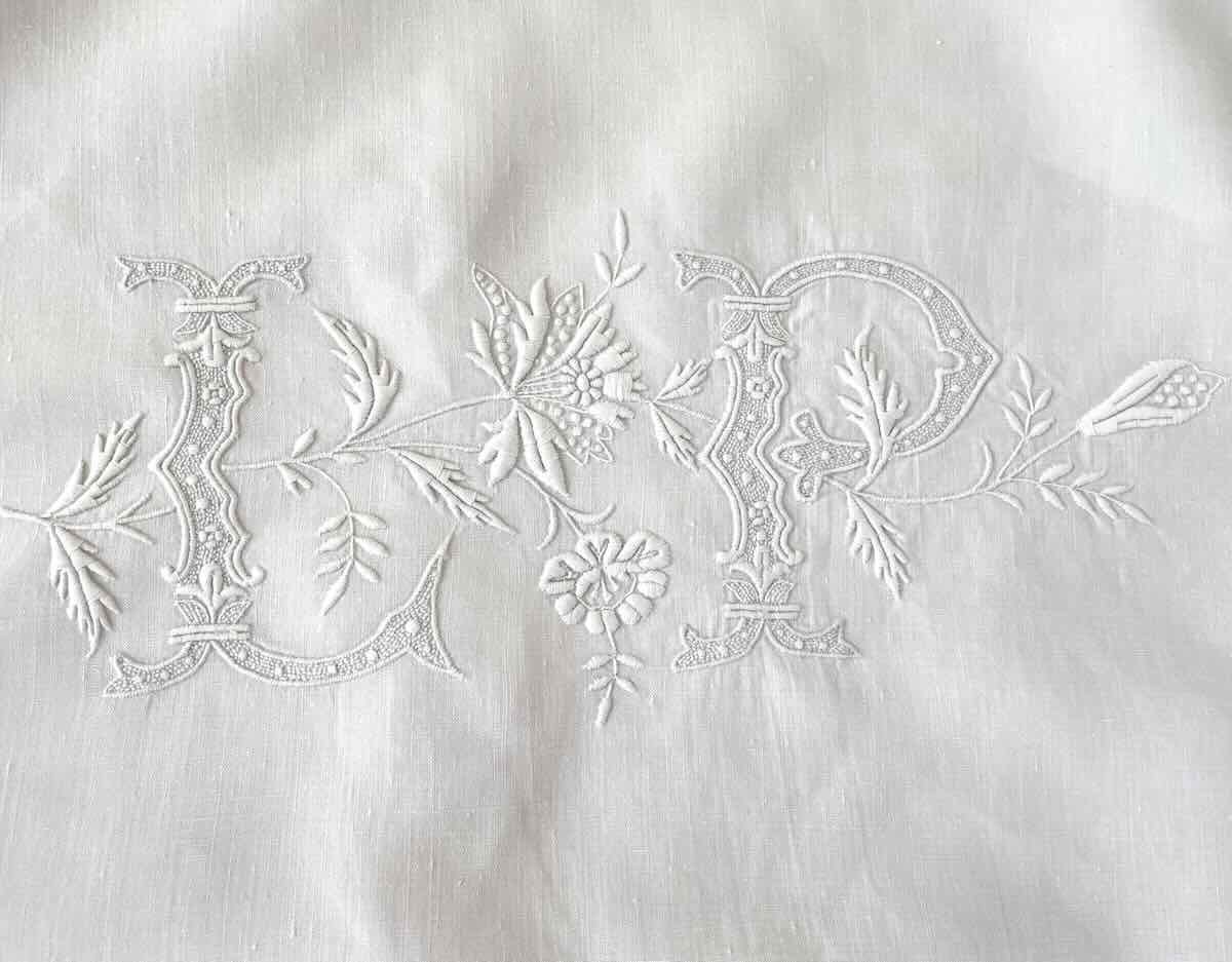 Paire de taies "LP" en fil lin ,  belles broderies main - Linge Ancien-photo-1