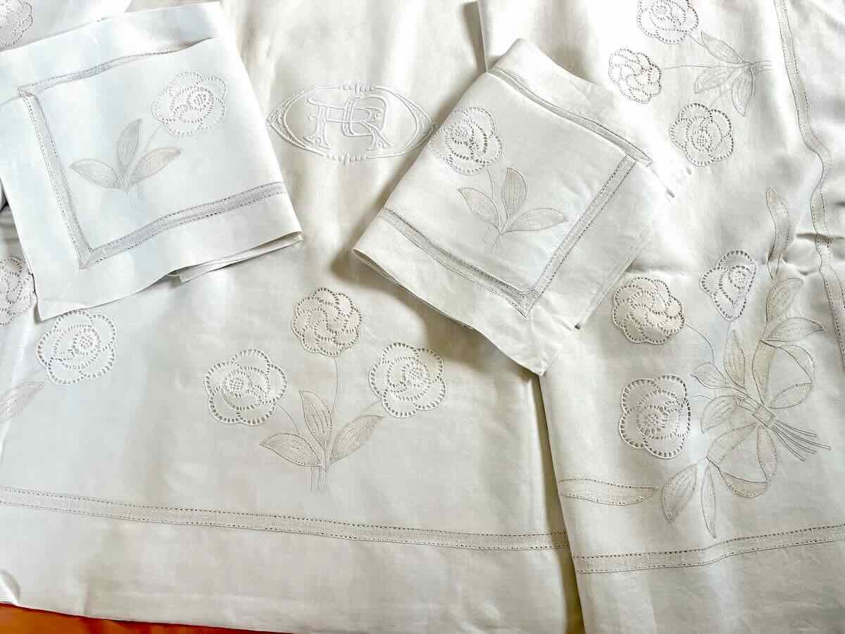 Parure  lin , incrustations en dentelle aux fuseaux du Puy entièrement main - Linge Ancien-photo-3