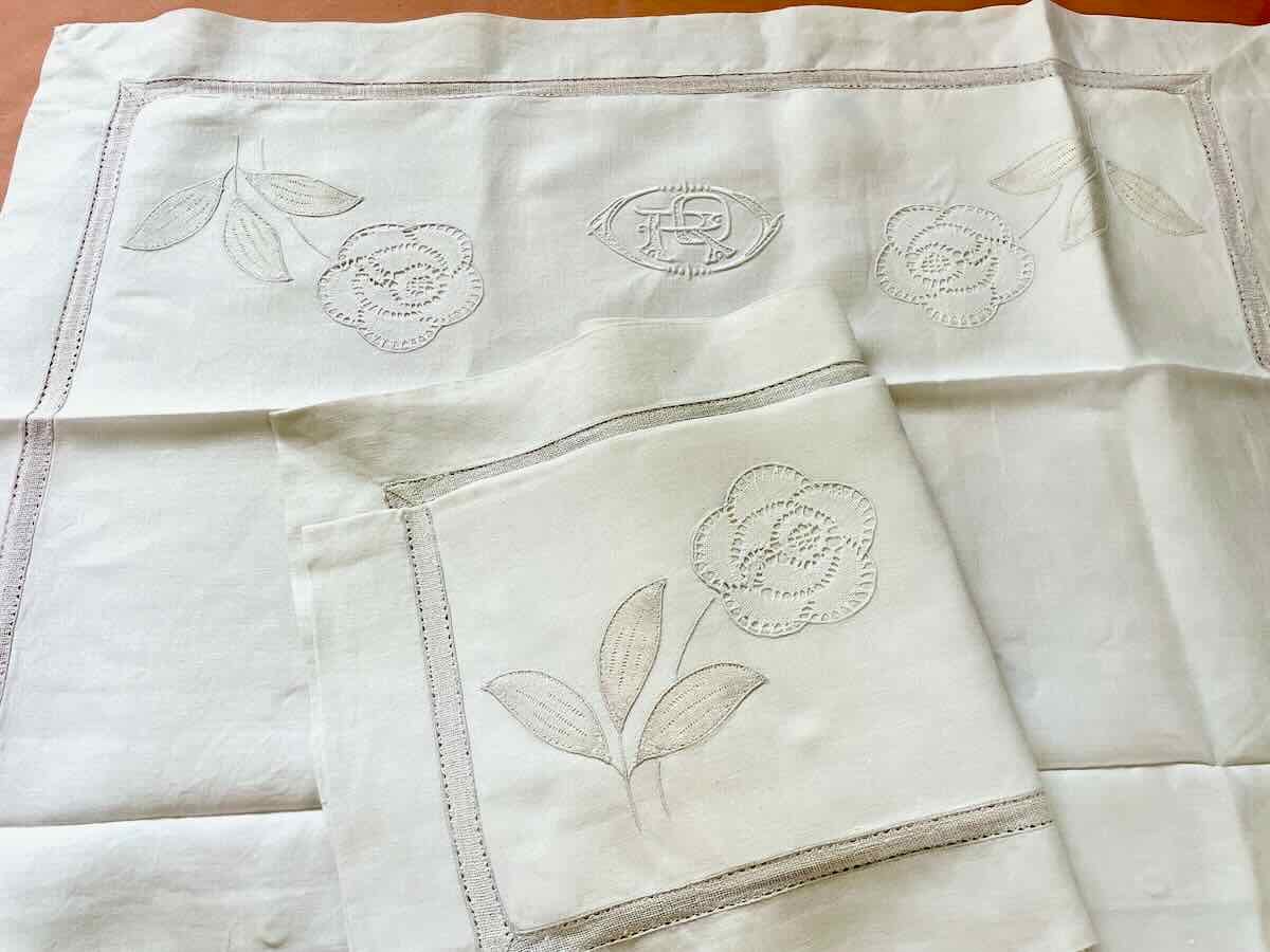 Parure  lin , incrustations en dentelle aux fuseaux du Puy entièrement main - Linge Ancien-photo-1