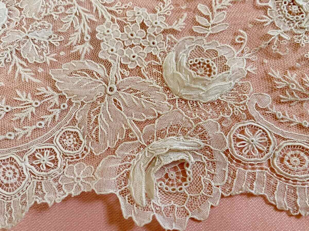 Needle Lace In Gauze Stitch, Floral Motifs, Roses, Foliage - Late 19th Century Antique Linen-photo-2