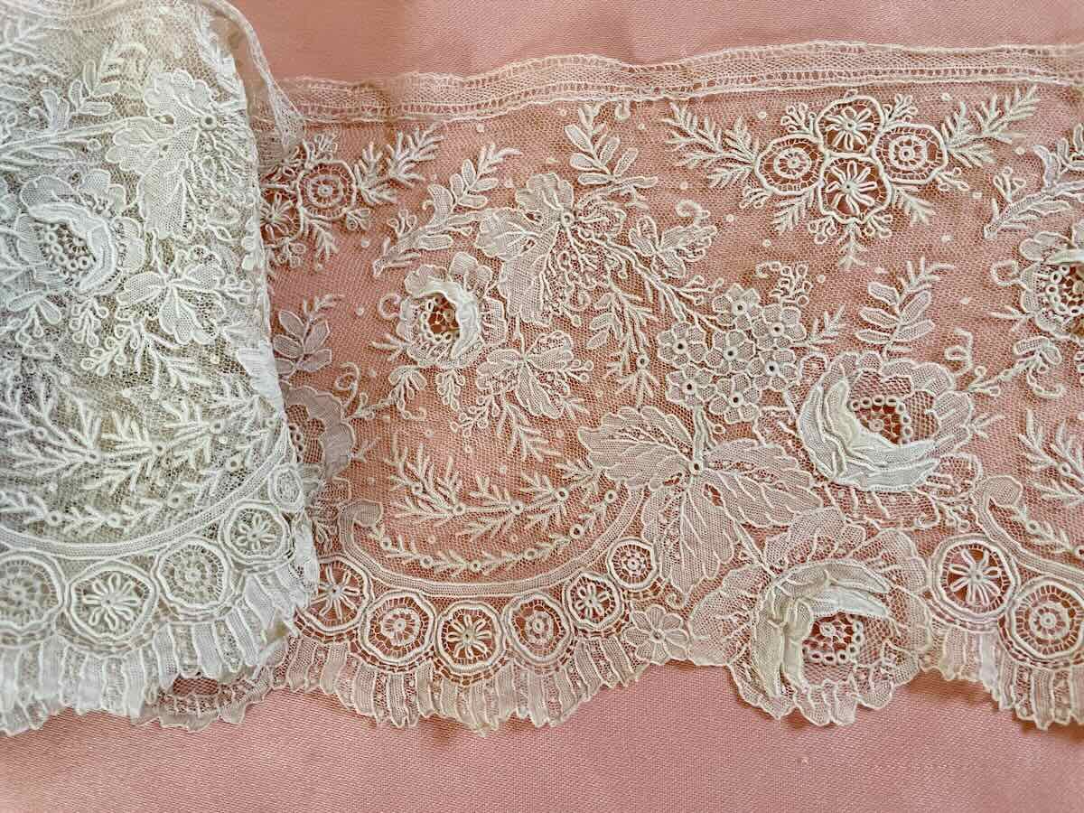 Needle Lace In Gauze Stitch, Floral Motifs, Roses, Foliage - Late 19th Century Antique Linen-photo-3