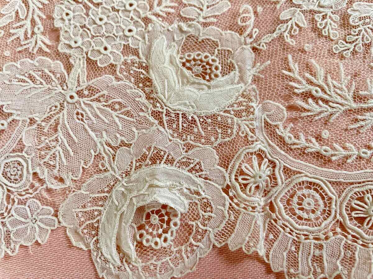 Needle Lace In Gauze Stitch, Floral Motifs, Roses, Foliage - Late 19th Century Antique Linen-photo-2