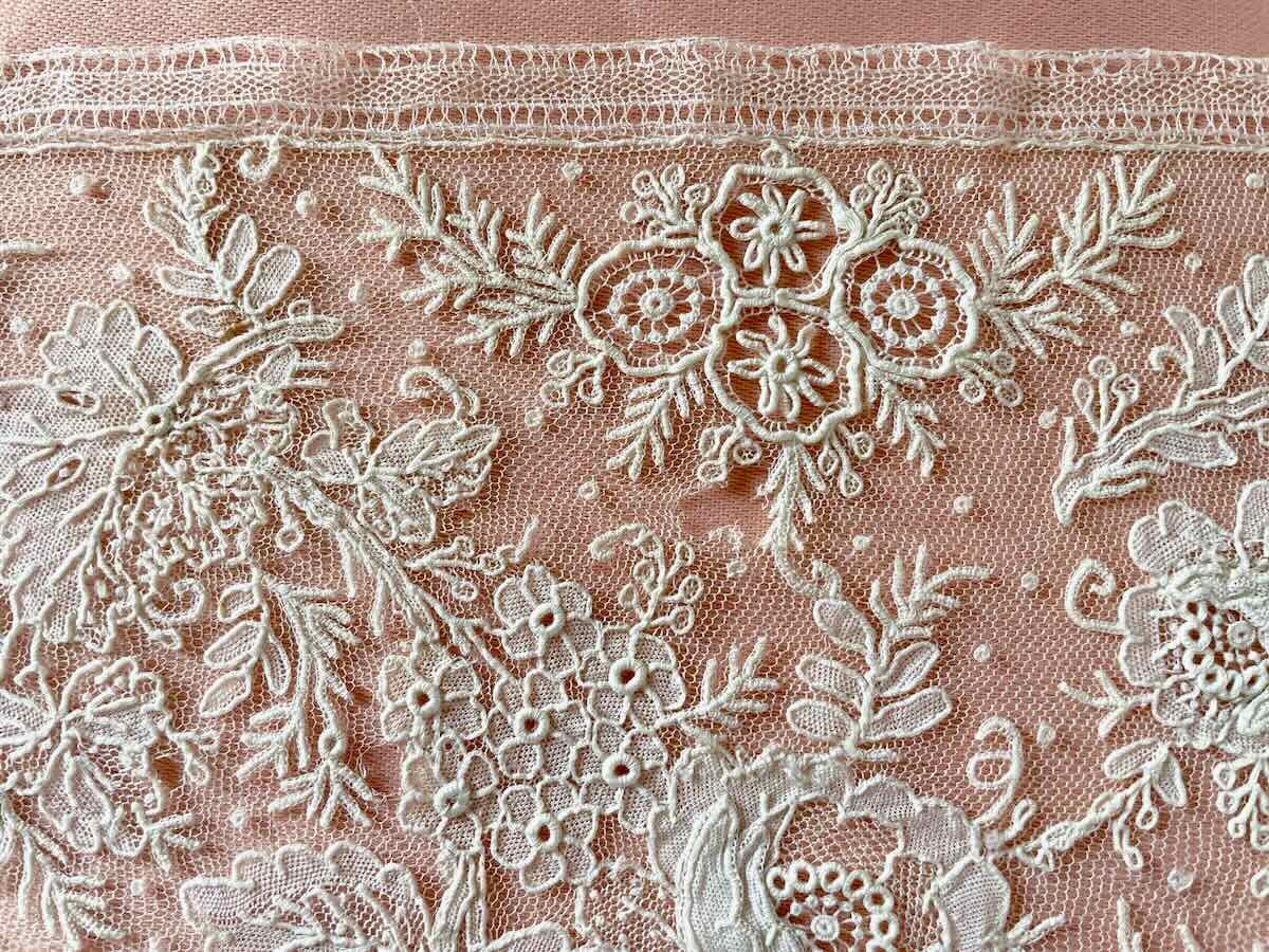 Needle Lace In Gauze Stitch, Floral Motifs, Roses, Foliage - Late 19th Century Antique Linen-photo-3
