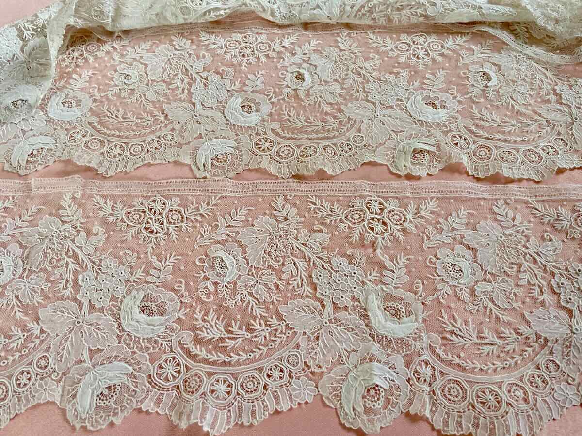 Needle Lace In Gauze Stitch, Floral Motifs, Roses, Foliage - Late 19th Century Antique Linen