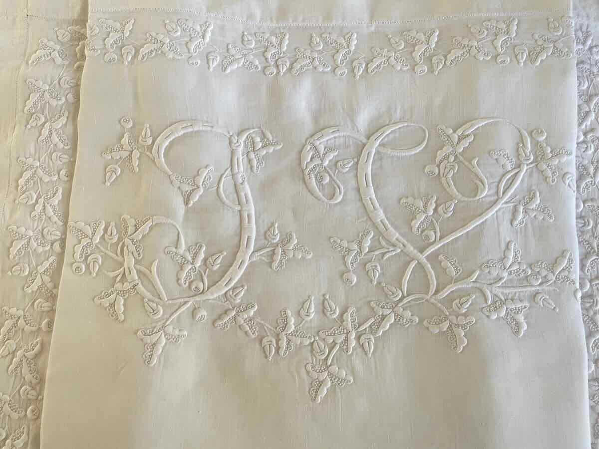Pair Of "jv" Linen Pillowcases With Elaborate Hand Embroidery, 19th Century - Antique Linen-photo-2