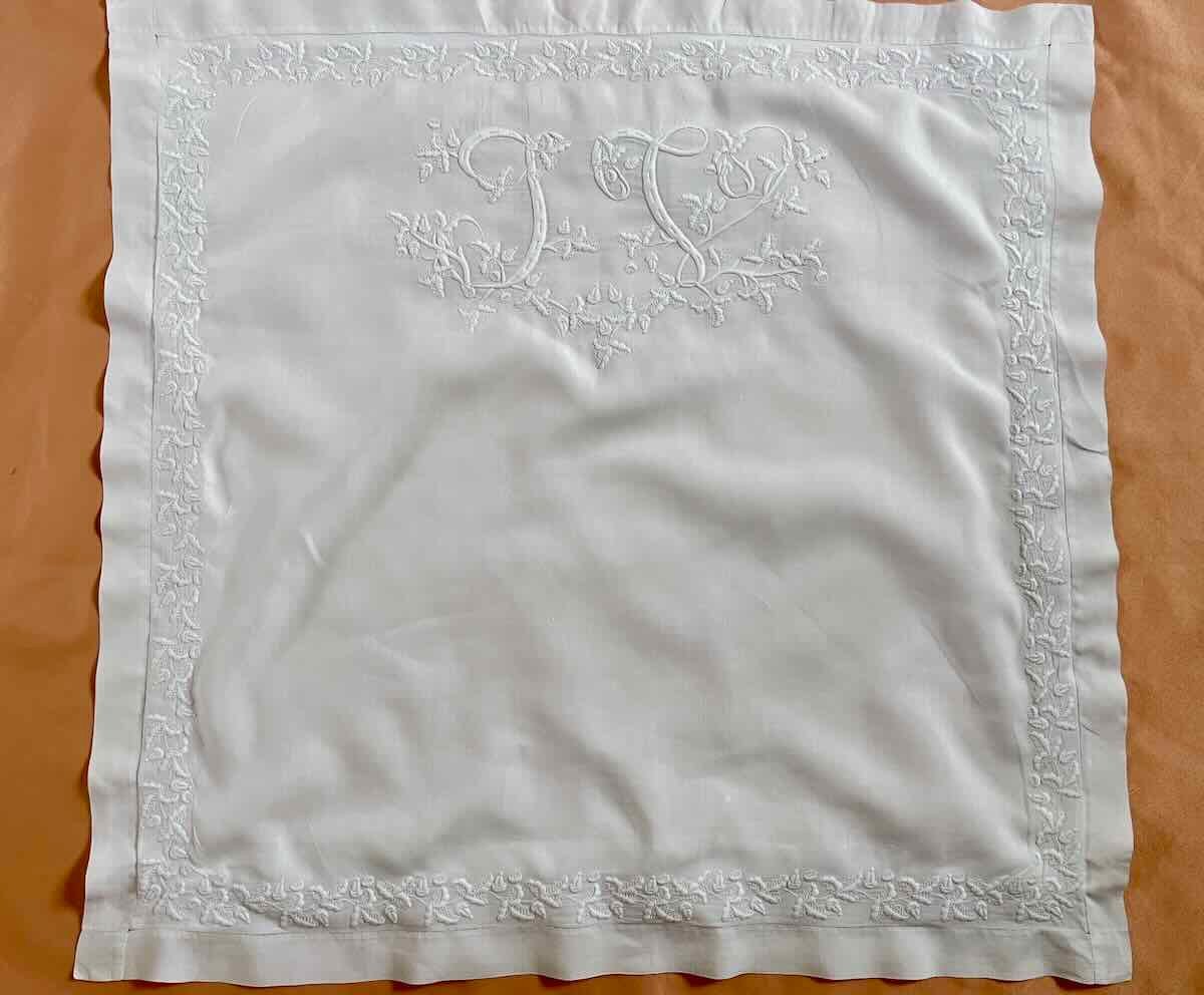 Pair Of "jv" Linen Pillowcases With Elaborate Hand Embroidery, 19th Century - Antique Linen-photo-3