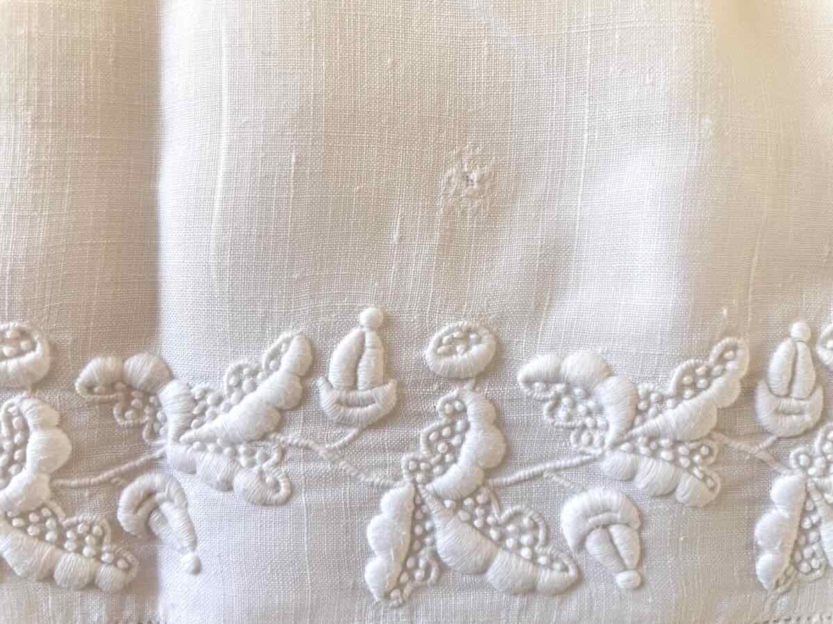 Pair Of "jv" Linen Pillowcases With Elaborate Hand Embroidery, 19th Century - Antique Linen-photo-3
