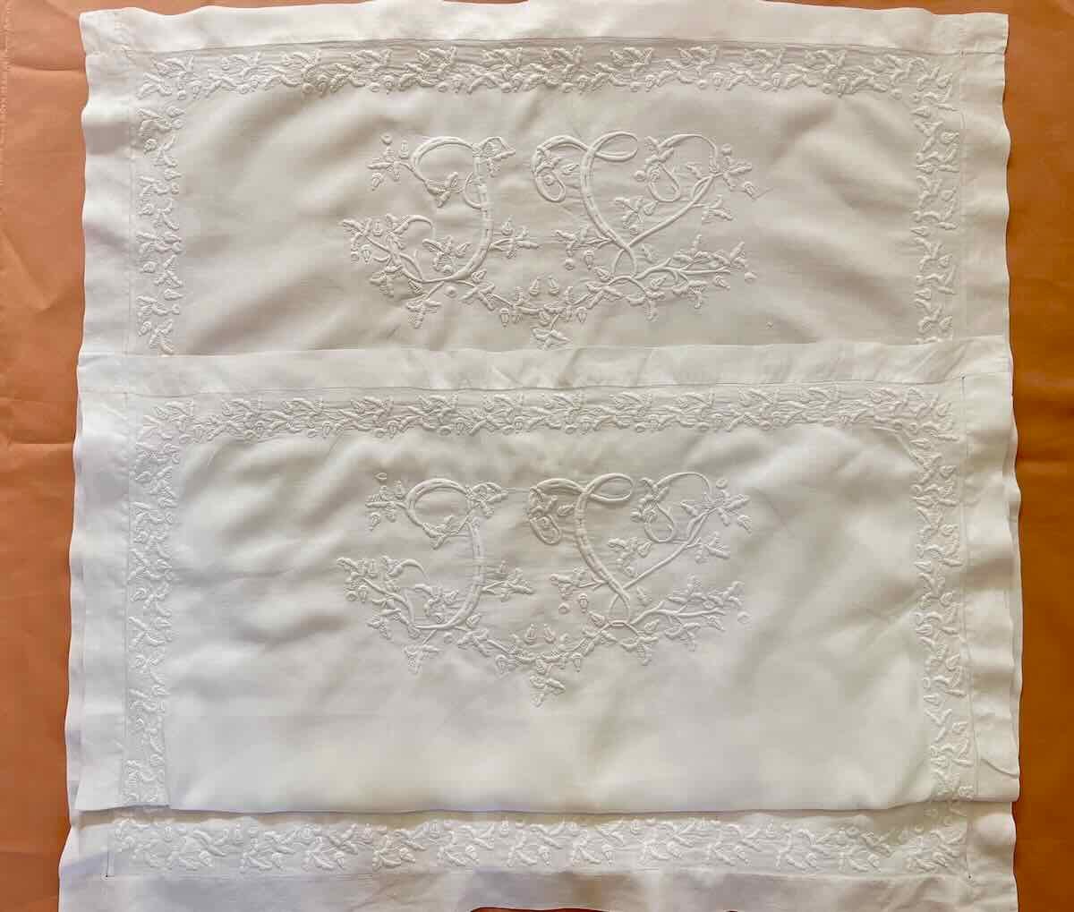 Pair Of "jv" Linen Pillowcases With Elaborate Hand Embroidery, 19th Century - Antique Linen-photo-4