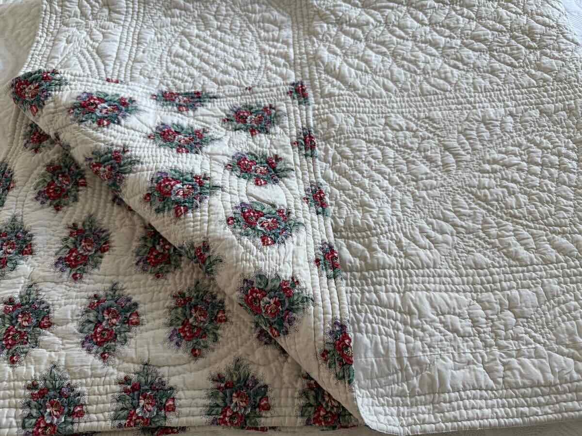 Hand-quilted Quilt: Floral Patterns, The Rest Solid White, 19th Century—antique Linen-photo-3