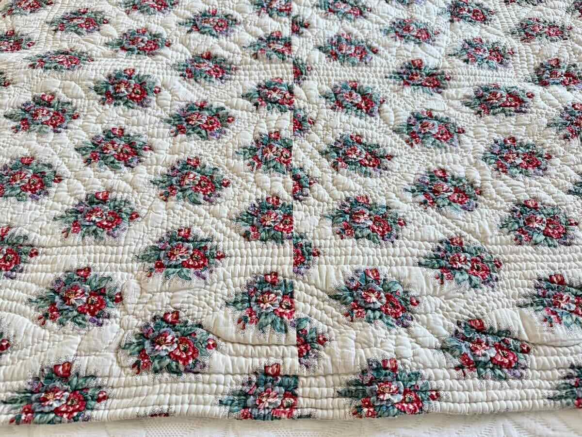 Hand-quilted Quilt: Floral Patterns, The Rest Solid White, 19th Century—antique Linen-photo-4