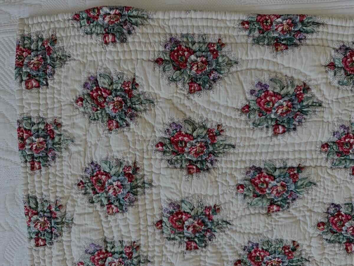 Hand-quilted Quilt: Floral Patterns, The Rest Solid White, 19th Century—antique Linen-photo-3