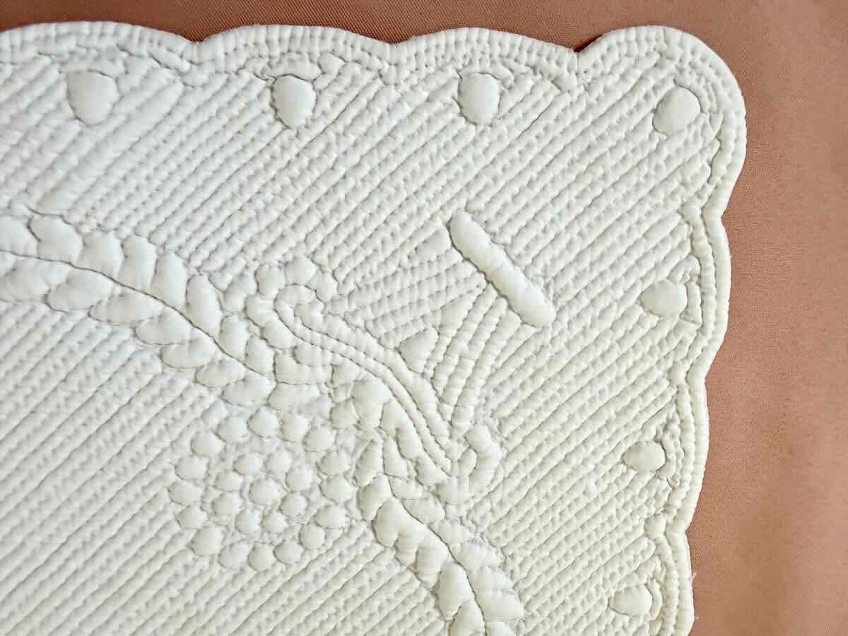 Pétasson, boutis, bébé, Provence main, coton blanc, collection- Linge Ancien-photo-2