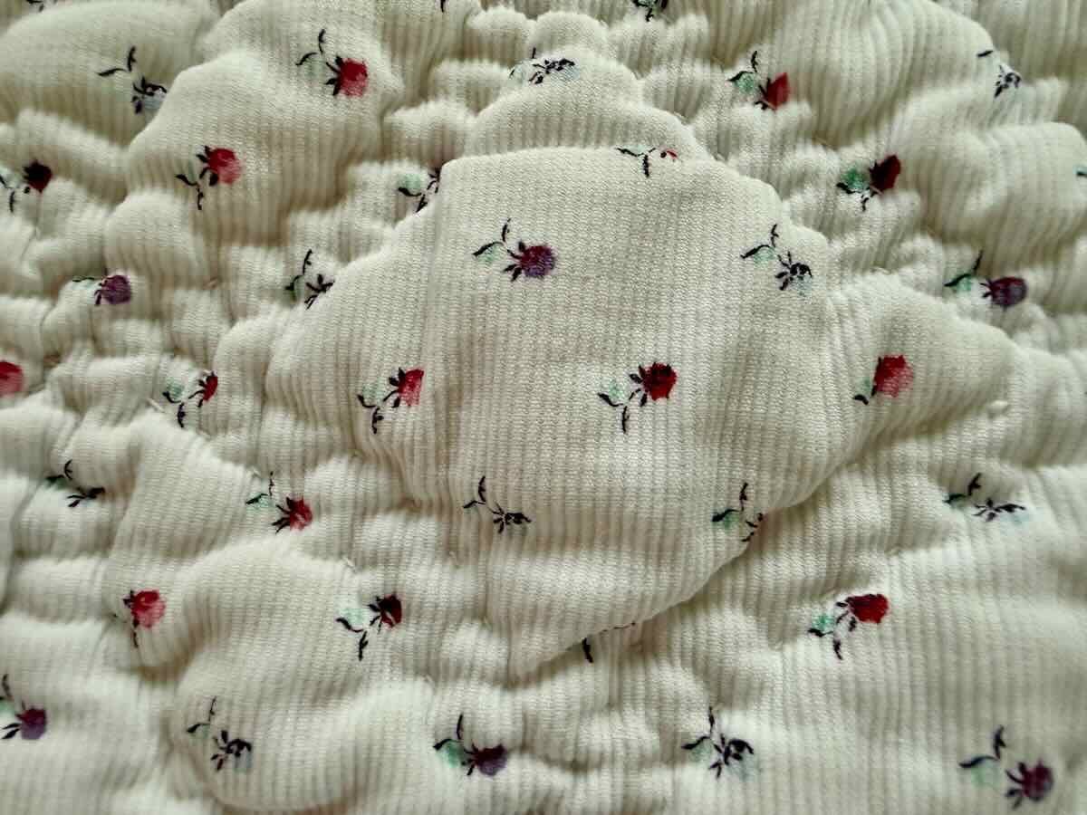 Hand-quilted, Scalloped Quilt: Double-sided With Delicate Provençal Motifs-photo-4