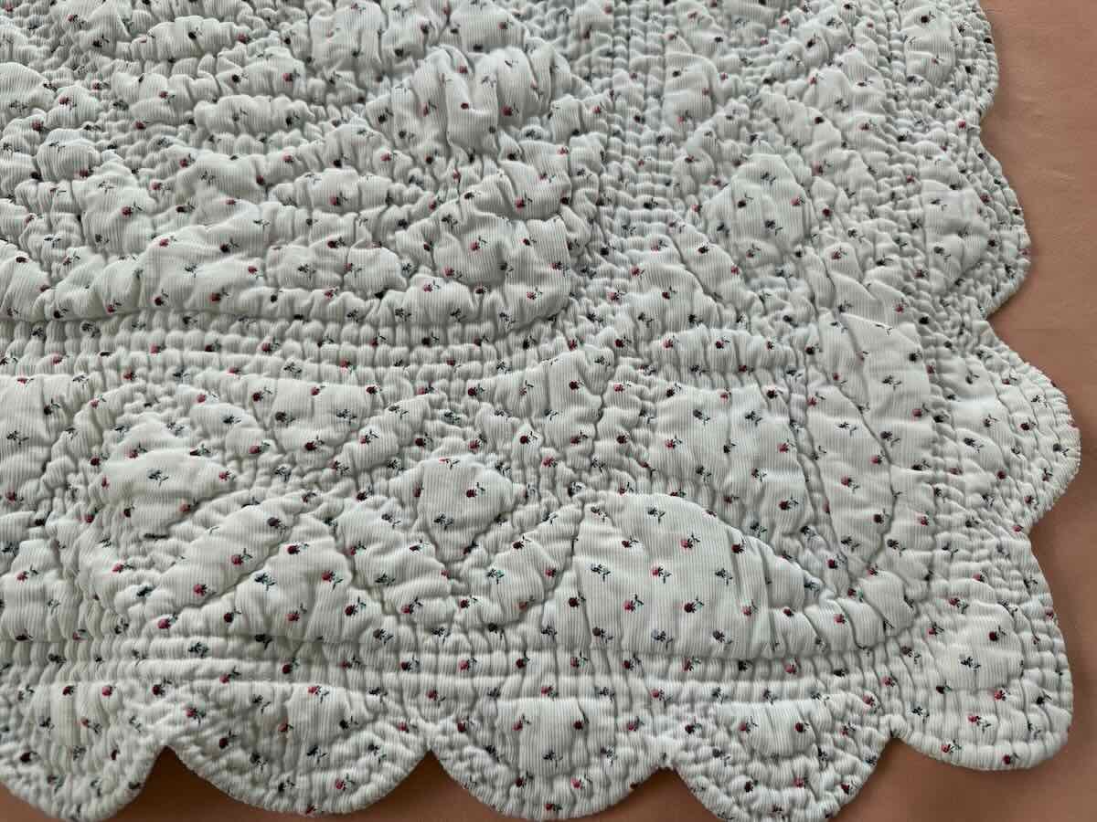 Hand-quilted, Scalloped Quilt: Double-sided With Delicate Provençal Motifs-photo-1
