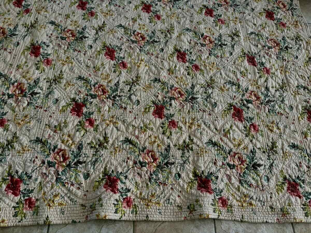 Couverture Provençale piquée main, une face motifs fleuris , l'autre marron jaune-Linge Ancien-photo-3
