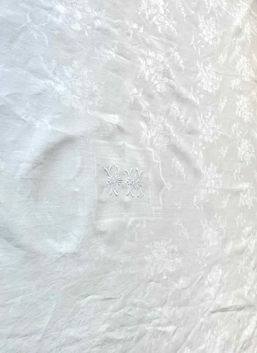 Large 4-meter Tablecloth Made Of Linen Damask With A Floral Pattern, Featuring Two Vm Monograms-photo-4