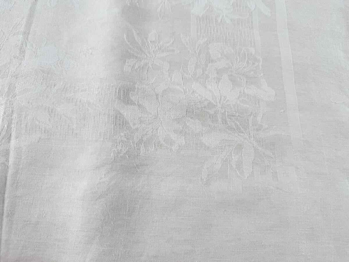 Large 4-meter Tablecloth Made Of Linen Damask With A Floral Pattern, Featuring Two Vm Monograms-photo-2