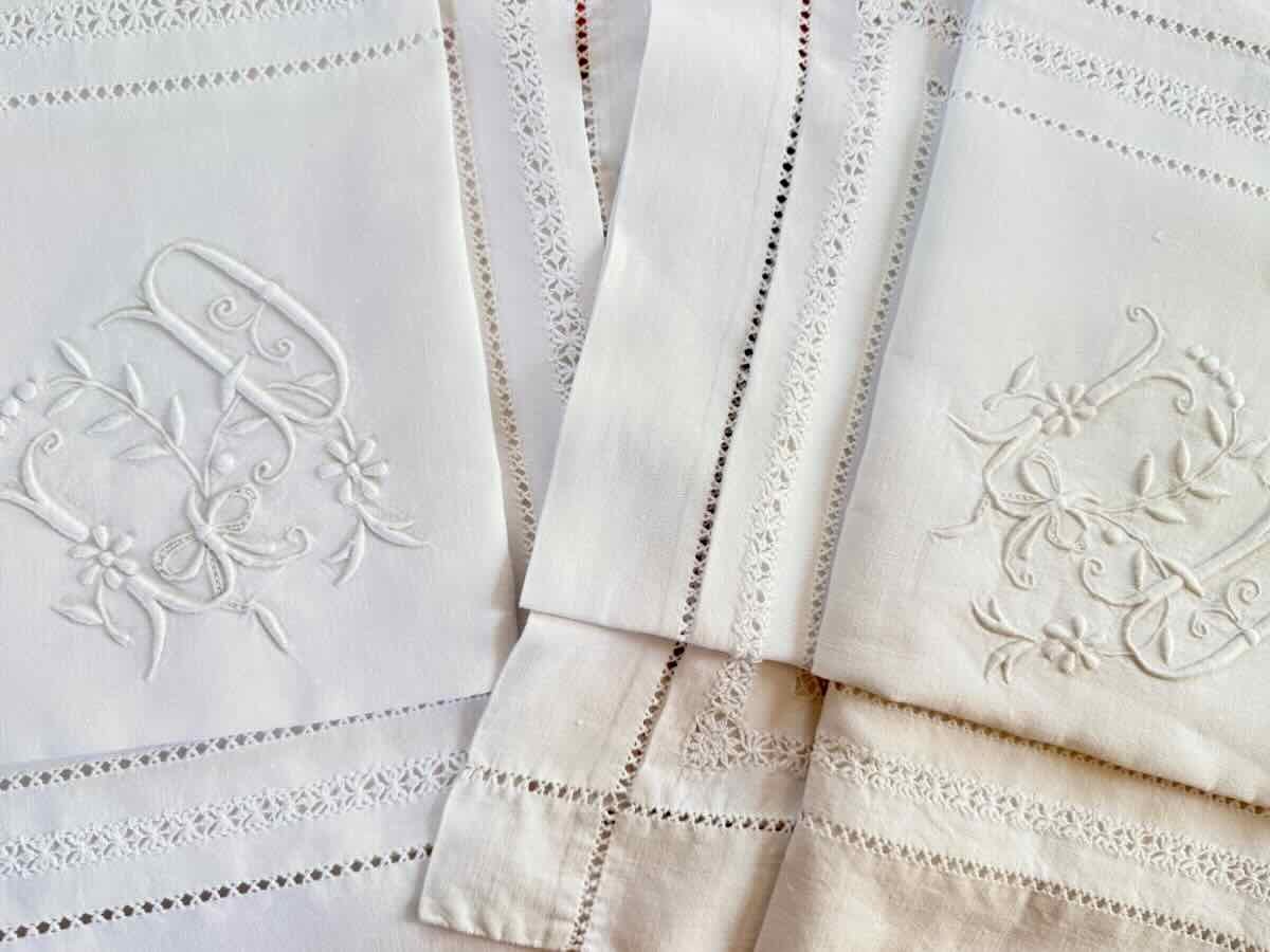 Paire taies brodées main, toile en lin fin, travail fil tiré et monogramme LD - Linge Ancien-photo-2