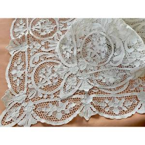 Square Tablecloth In Venice Lace Made With Needlework With White Cotton Thread - Old Linen