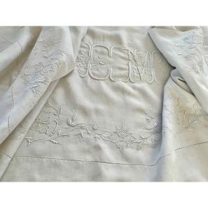 Superbe Grand Drap De Lin Fin Blanc Avec Broderie D'une Guirlande Fleurie Et Monos CM Linge Ancien