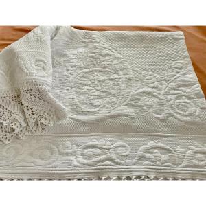 White Piqué Blanket With Imposing Relief: Arabesque And Floral Motifs - Old Linen