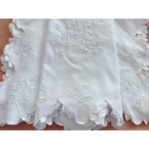 Couverture festonnée sur les côtés, piqué coton  2 monogrammes RE et fleurs - Linge Ancien