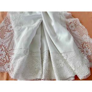 Large Linen Thread Sheet With Hand-made Bobbin Lace On The Edges And Returns - Antique Linen