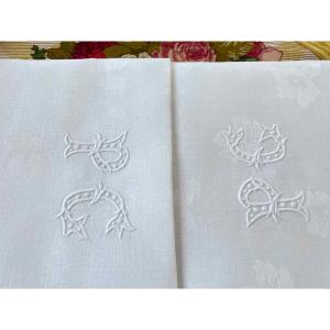 Nappe en damassé de lin fin avec 2 monogrammes PC et beaux motifs  fleuris - Linge Ancien