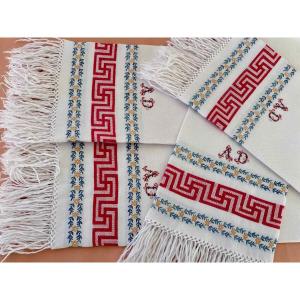 Set Of Four Large Fine Linen Guest Towels With Colored Border And Fringes - Antique Linen