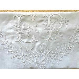 Drap de lin fin : imposante broderie main pour le monogramme EP - Linge Ancien