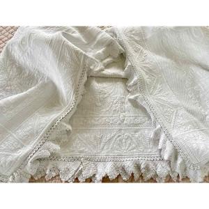 Couverture En Piqué Marseillais, Beau Relief ,dentelle Crochet Quatre Côtés - Antique Linen