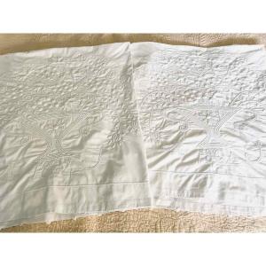 Set Of Two 19th-century Ceremonial Pillowcases With Boutis Embroidery - Antique Linen