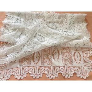Large Doily, Table Runner Featuring Embroidery And Hand-made Lace On Linen Fabric