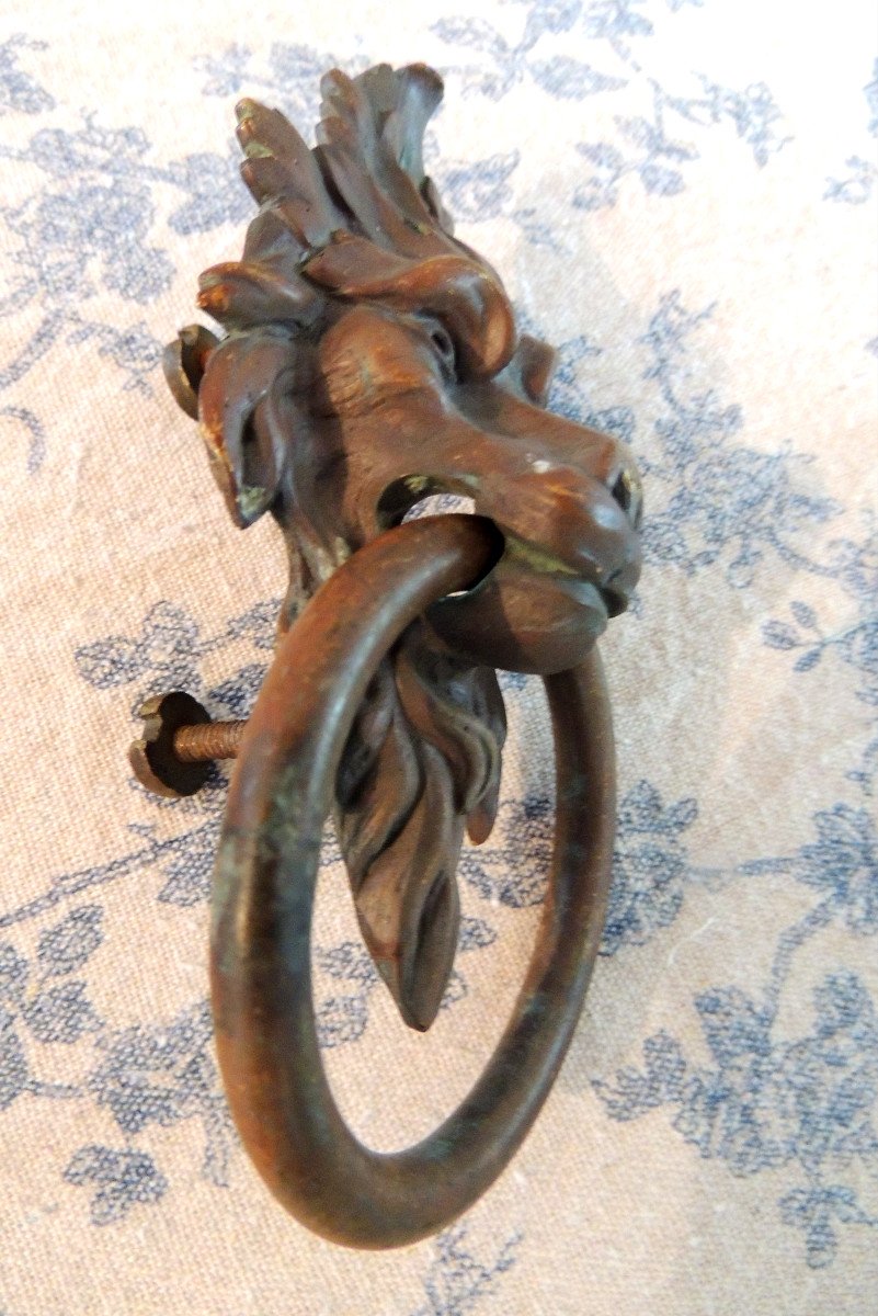 Poignée De Porte En Bronze d'Un  Lion Tenant Un Anneau Dans Sa Gueule , 19 ème Siècle-photo-2