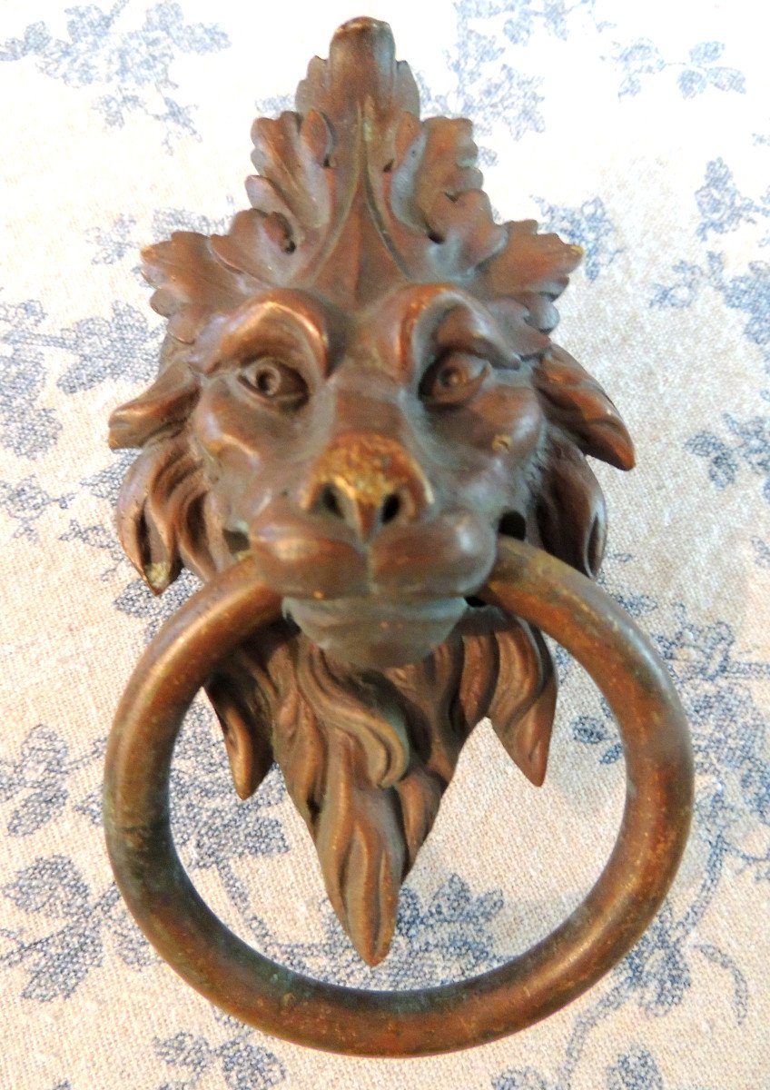 Poignée De Porte En Bronze d'Un  Lion Tenant Un Anneau Dans Sa Gueule , 19 ème Siècle
