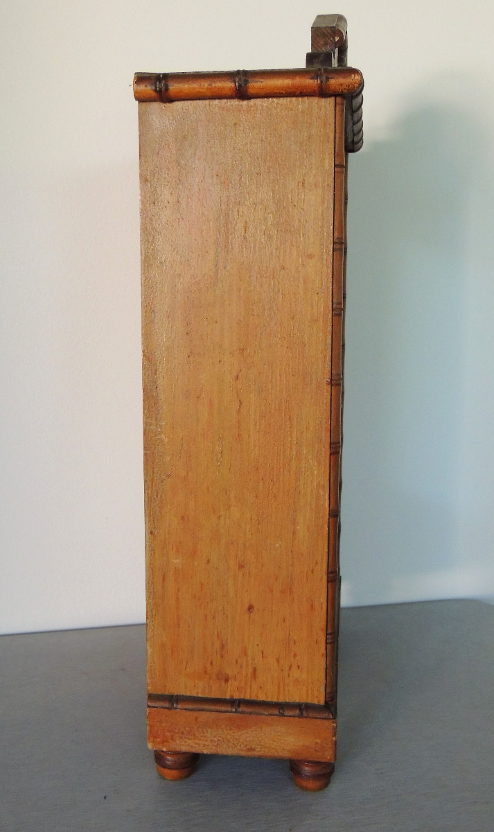 Armoire De Poupée à Décor d' Imitation De Bambou Des Années 1920 De 46cm De Hauteur Du 20 ème-photo-3