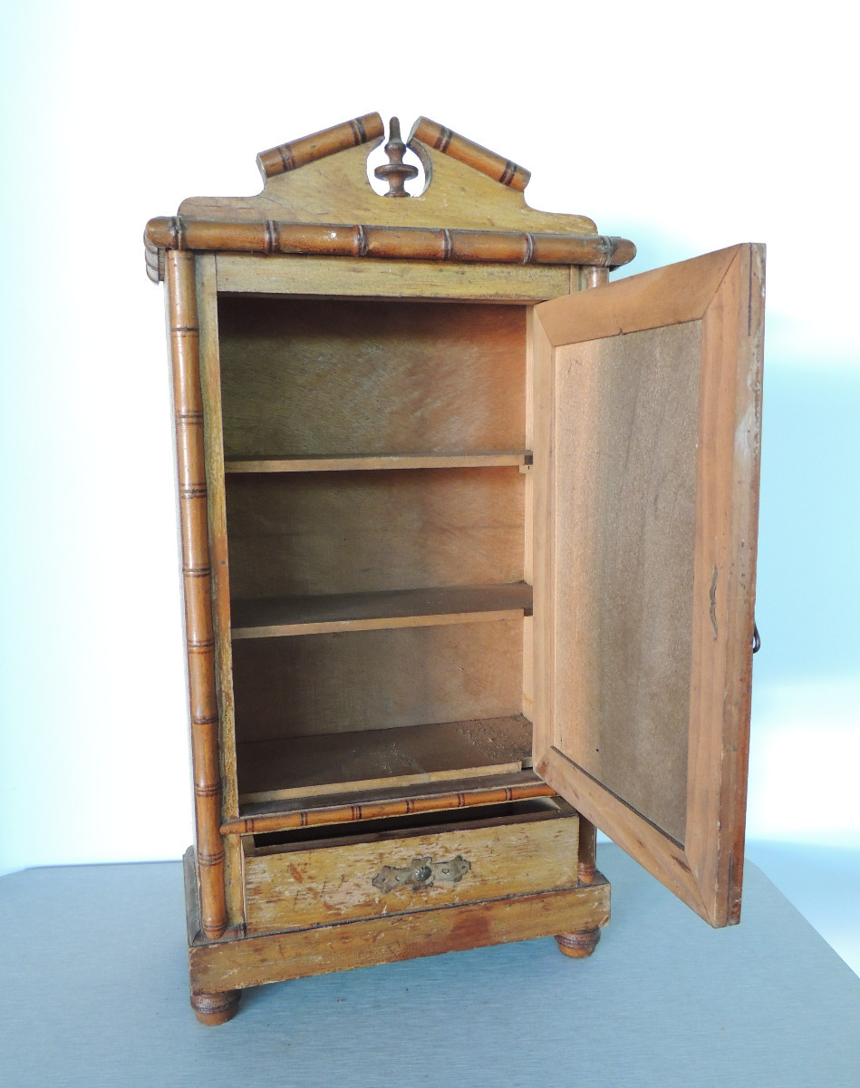 Armoire De Poupée à Décor d' Imitation De Bambou Des Années 1920 De 46cm De Hauteur Du 20 ème-photo-3