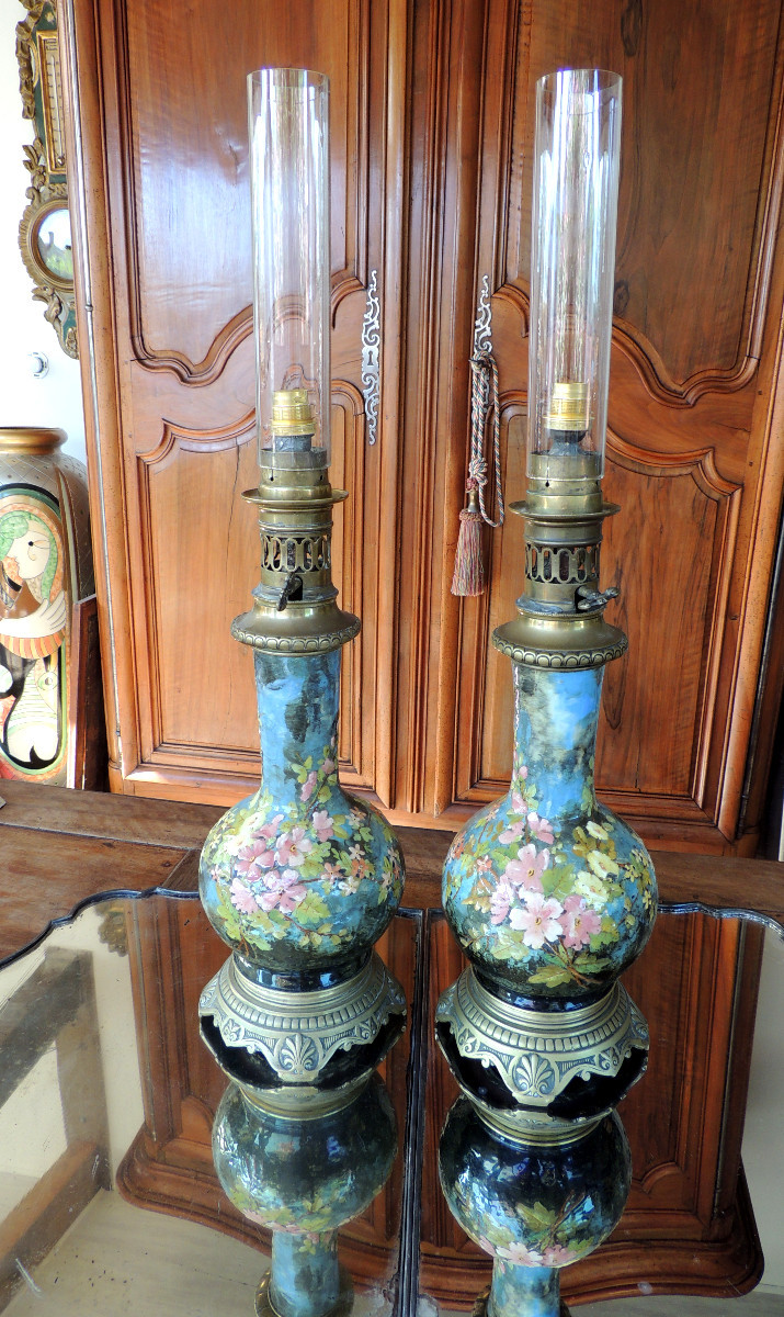 paire de lampes à pétrole en céramique émaillée , décor floral au multiples couleurs , 19 ème-photo-2