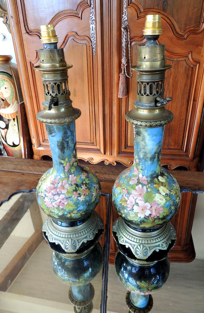 paire de lampes à pétrole en céramique émaillée , décor floral au multiples couleurs , 19 ème-photo-3