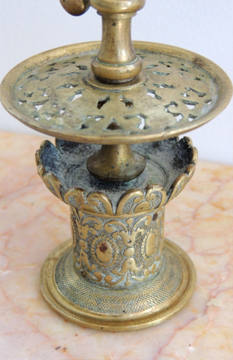paire de bougeoirs en bronze doré , flambeaux  modèle aux dragons style baroque , début 19 ème-photo-4