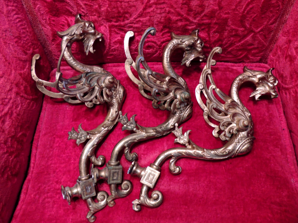 potences  , 3 appliques anciennes  , lampes au gaz , modèle dragons ailés en bronze , 19 ème