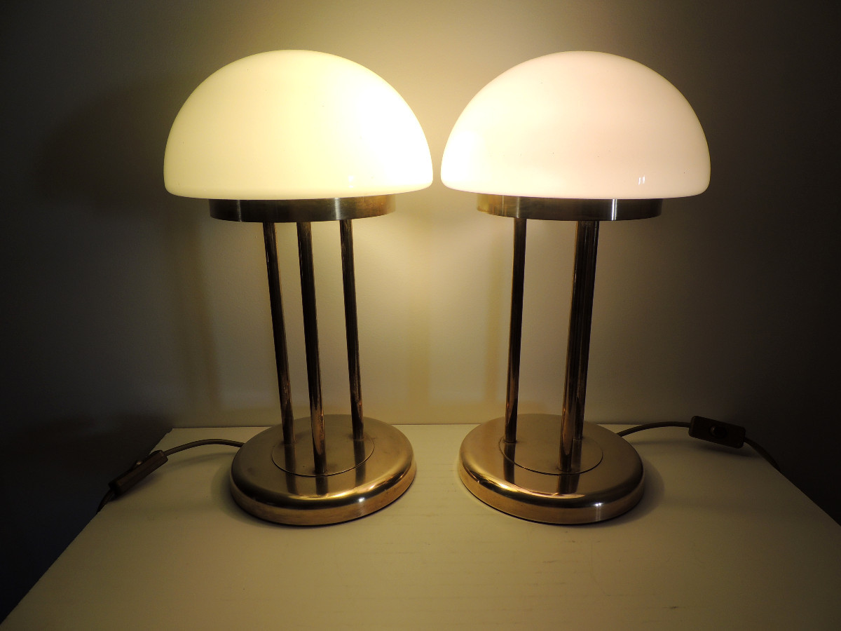 paire de lampes en laiton coiffées de chapeaux en opaline , maison Léola en Allemagne , 20 ème-photo-2