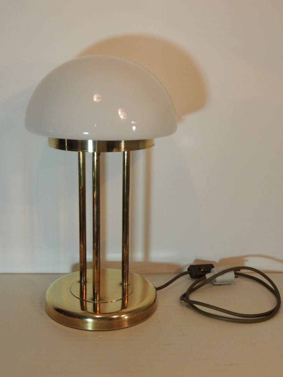 paire de lampes en laiton coiffées de chapeaux en opaline , maison Léola en Allemagne , 20 ème-photo-2