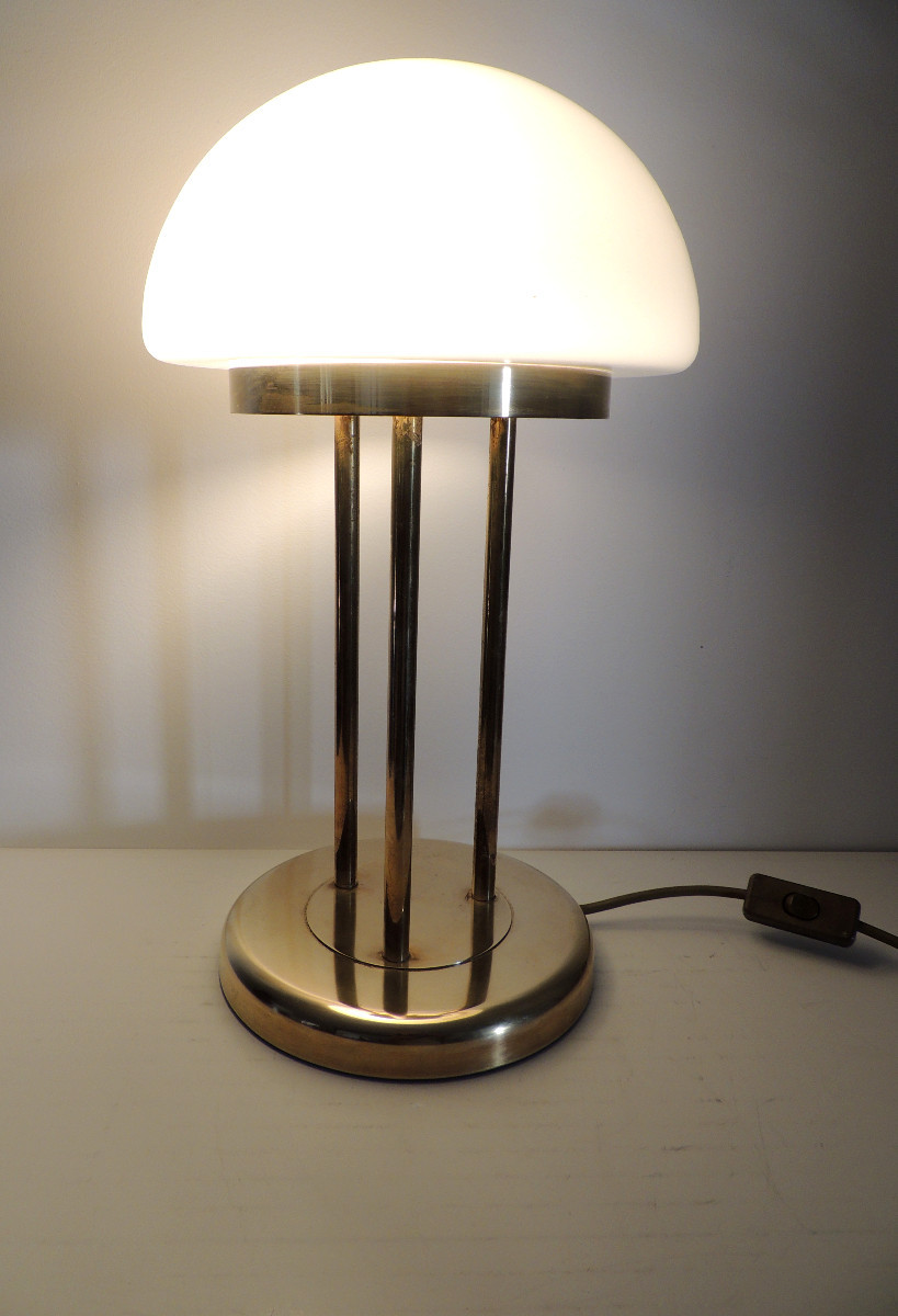 paire de lampes en laiton coiffées de chapeaux en opaline , maison Léola en Allemagne , 20 ème-photo-3