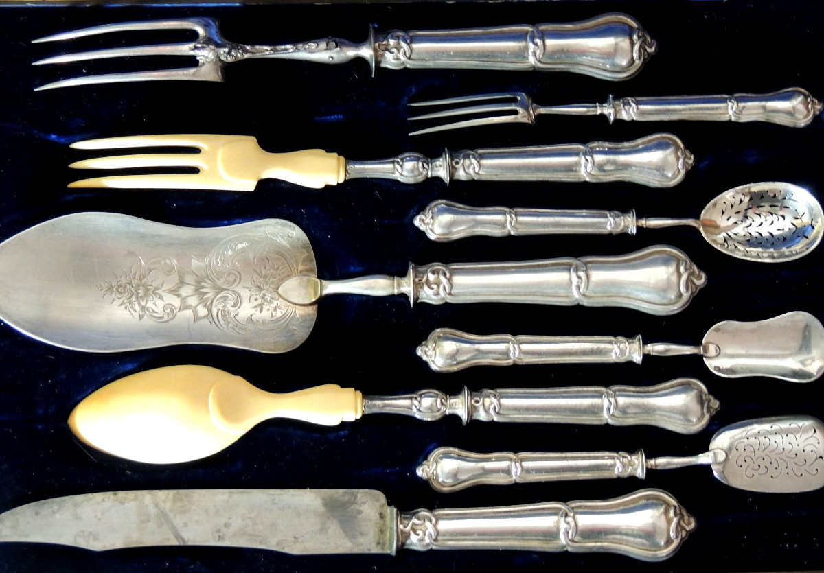 couverts service de table ménagère en argent massifdu maître orfèvre Philippe Berthier, 19 ème 