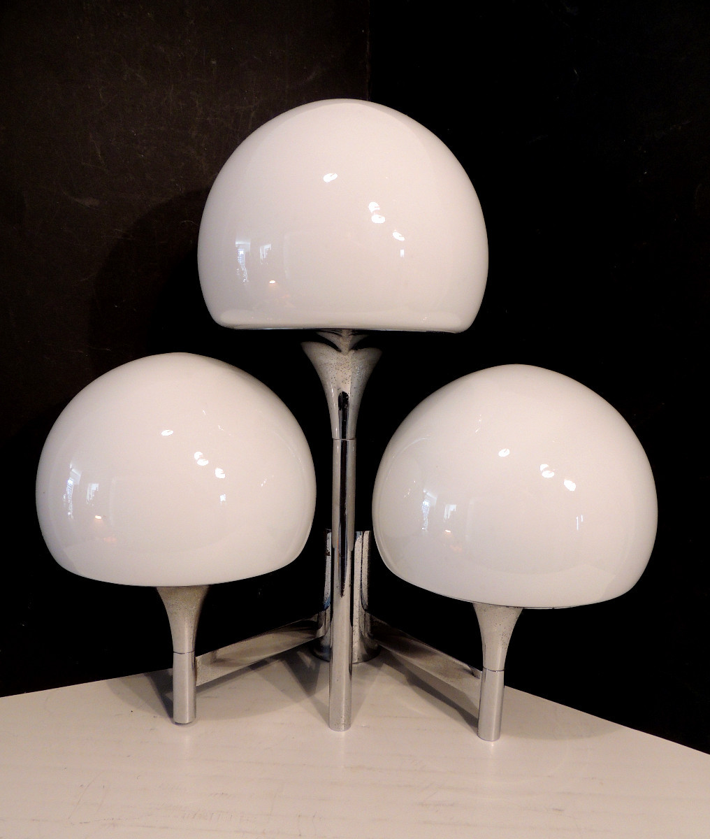 Gaetano Sciolari applique murale en métal chromé montée par 3  boulles en verre opalin , 20 ème