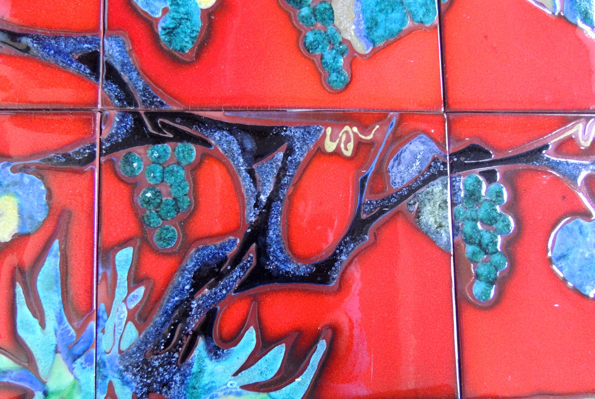 panneau en céramique émaillée de l'artiste Paul Corriger 1923 - 2009 , thème la vigne , 20 ème-photo-3