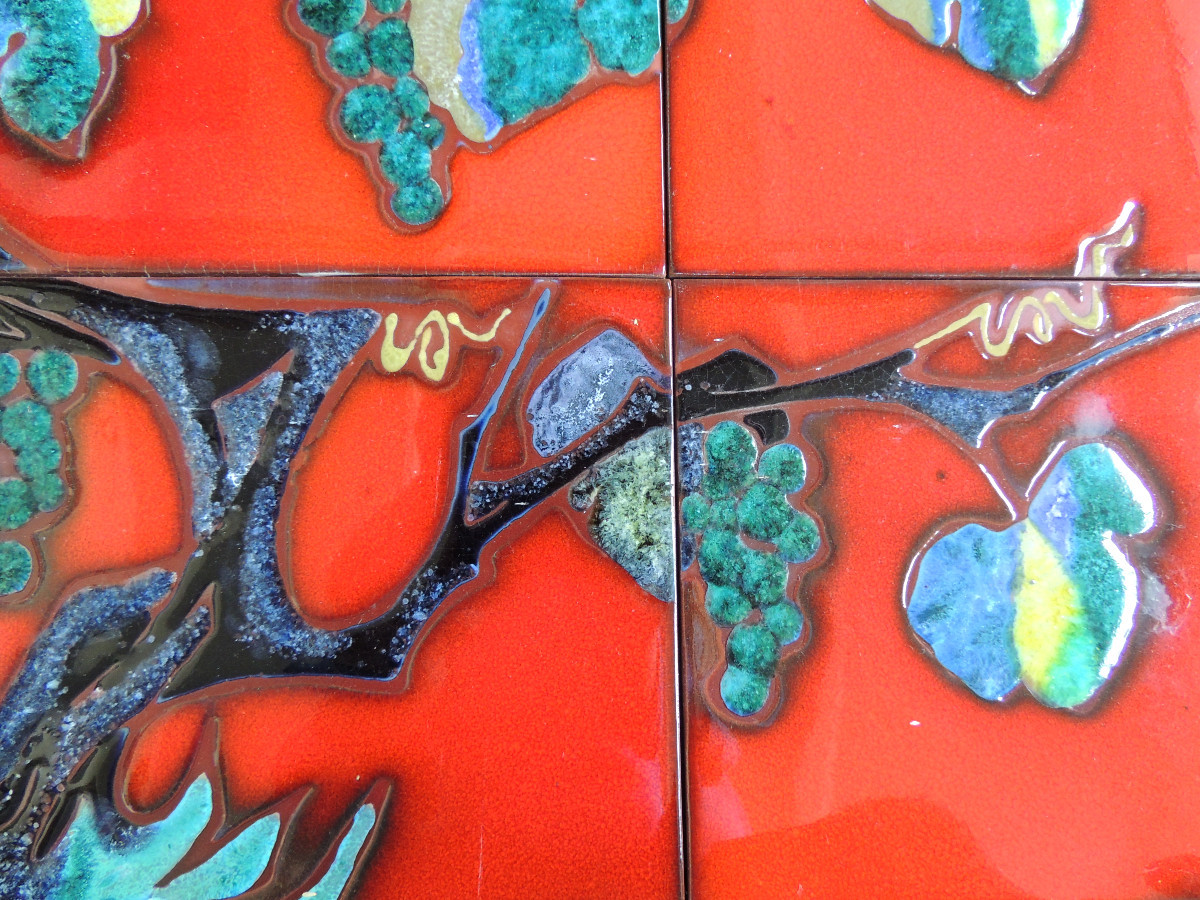 panneau en céramique émaillée de l'artiste Paul Corriger 1923 - 2009 , thème la vigne , 20 ème-photo-4